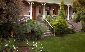 Shamrock Arms Guest Lodge image