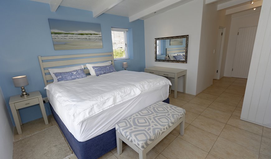 Beach Paradise Holiday Home: Bedroom 1 with en-suite bathroom