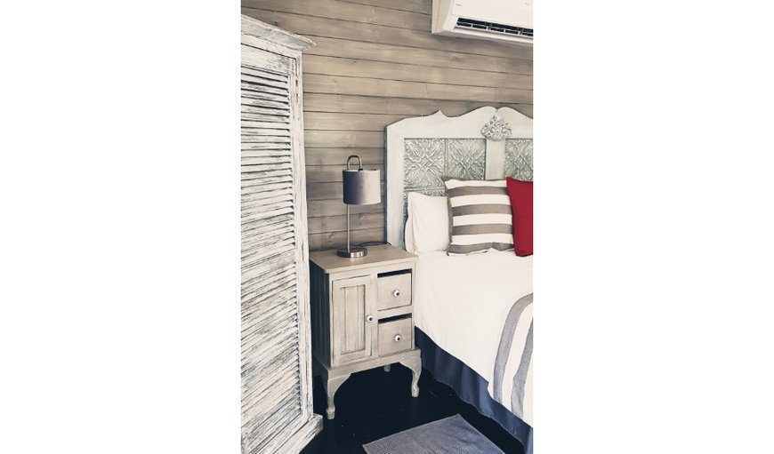 The African Grey Cabin: African Grey Cabin - Bedroom