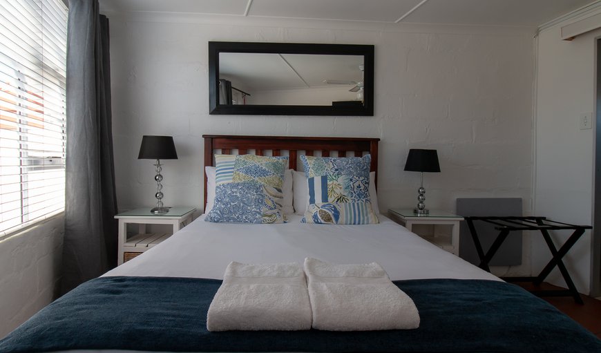 King Room/ Twin room: King or Twin Room - This 3-sleeper room is furnished with a King size bed that can be converted into twin beds, and a single bed