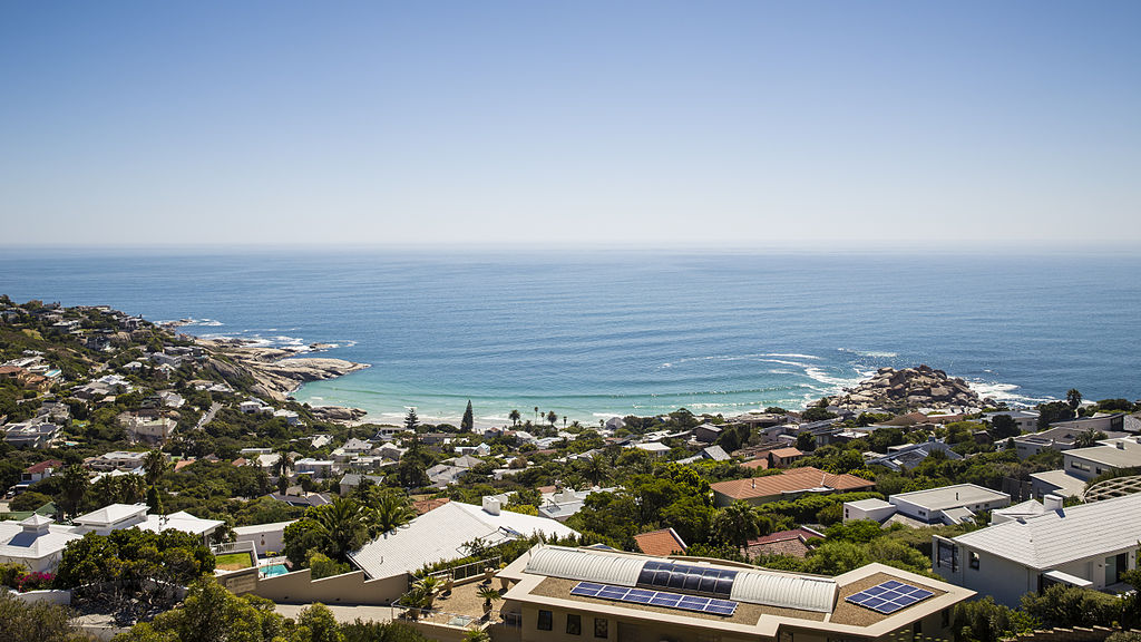 By Diriye Amey from Locarno, Switzerland - Hout Bay, CC BY 2.0, https://commons.wikimedia.org/w/index.php?curid=41061172