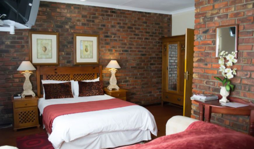 Self-catering Double Room 5: Lily Guest House Room 5-Family