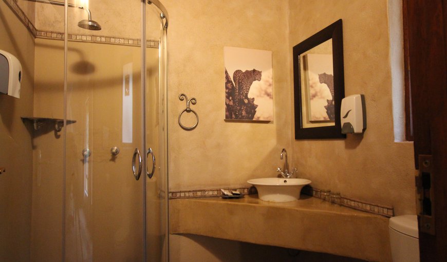 Family Suite: Family En-suite bathroom