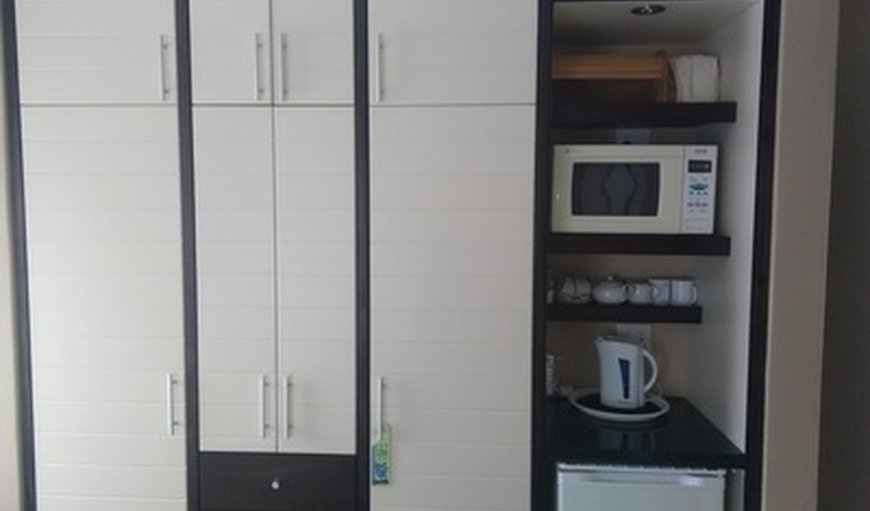 Budget Double Rooms: Basic Kitchenette