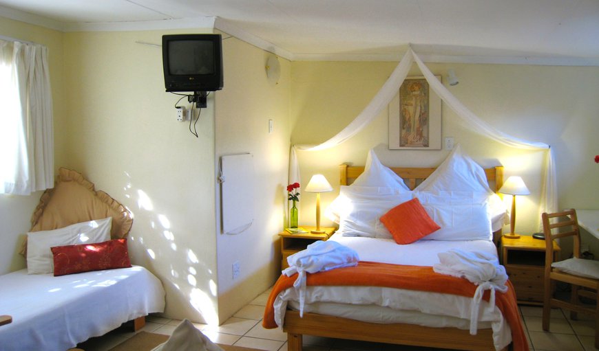 Garden Suite: The Garden Suite is a separate unit with own private garden with a fountain and BBQ facilities. Can sleep 2 adults and 2 children or two couples if prepared to share a room.