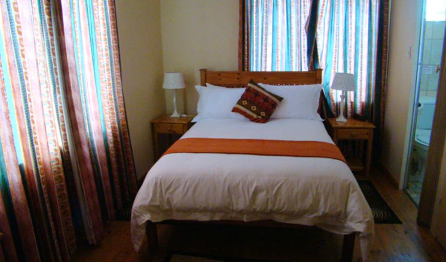 Bedroom (en-suite) with 1 x double bed: Bedroom (en-suite) with 2 x single beds