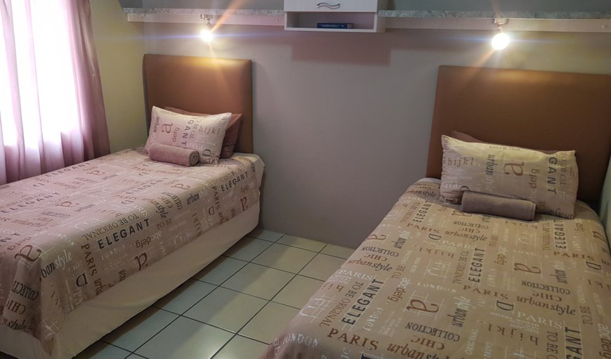 ZEBRA CHALET: 4 bed + bunk bed: Zebra chalets