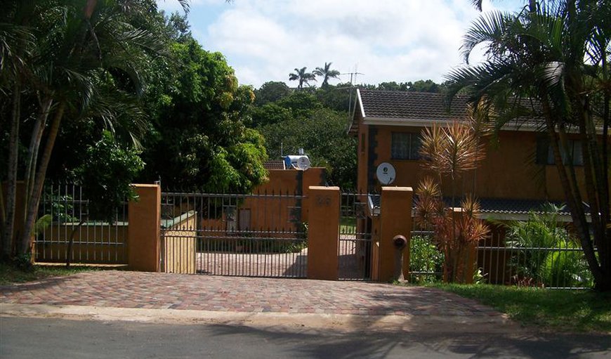 Entrance to House & Cottage