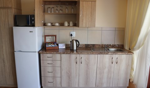 Separate Self-Catering Sea View unit: Kitchenette