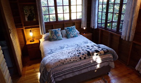 Loerie Cottage: Bed