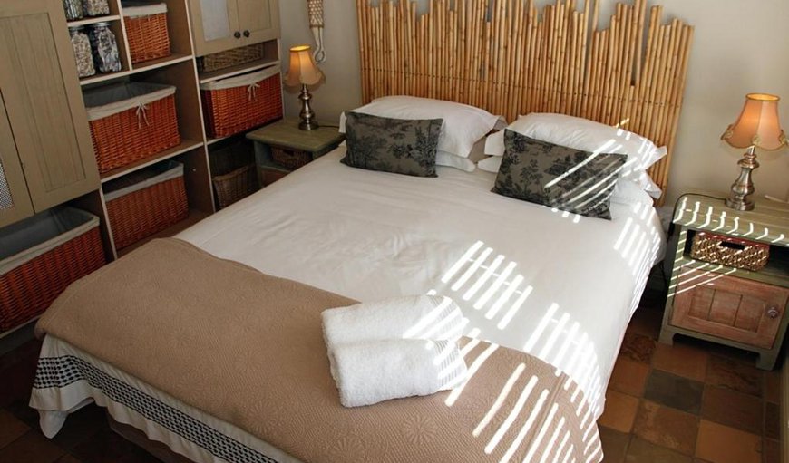 Self Catering Beach House: Bedroom 1: 1 large double bed