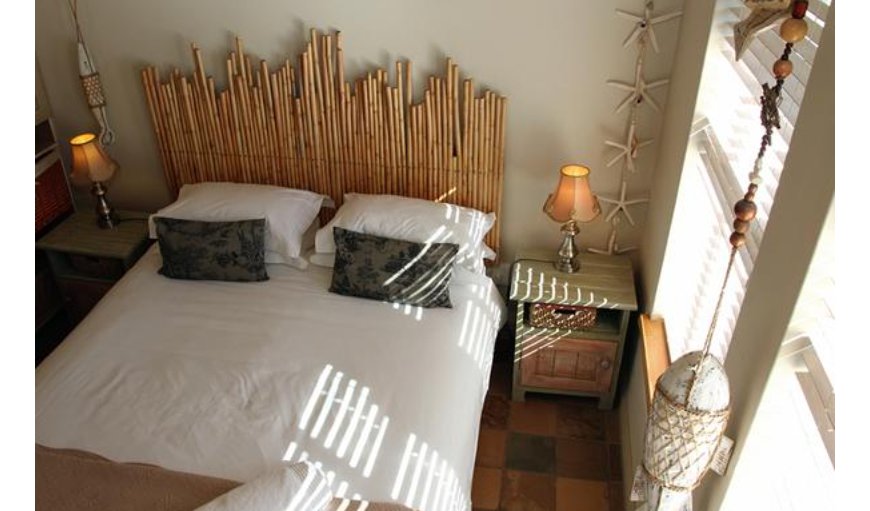 Self Catering Beach House: Bedroom 1: 1 large double bed