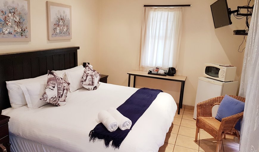 Luxury Room with Sea View: Room Type Description(s):-

* Deluxe Double or Twin Room
Rooms with King/Twin beds.
Room  has ensuite bath and shower. The other rooms have ensuite shower.
All rooms have  flat screen TV,dstv, aircon, tea/coffee facili