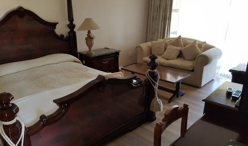 Luxury Garden Suites x 7: Bedroom with a double bed