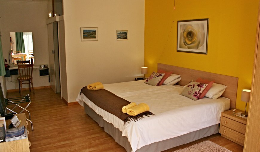 Yellow Rose: Yellow Rose - Bedroom