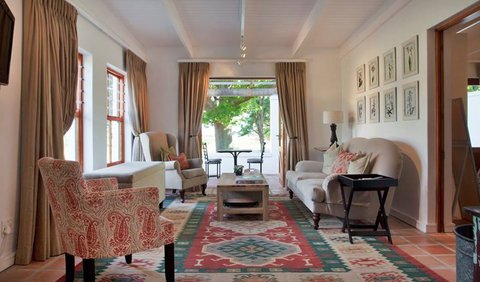 Shiraz Cottage: Living Room