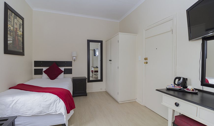 Deluxe Single Room: Deluxe Single Room- Single bed, TV and en-suite bathroom.