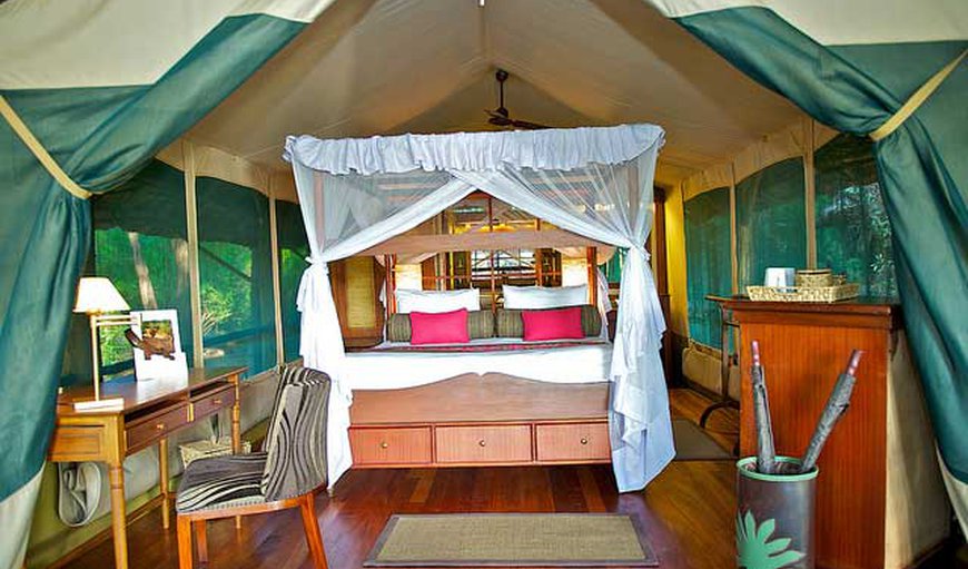 Luxury Tented Camp - The spacious tents offer 4-poster beds that are either a queen size bed or two twin beds and an en-suite bathroom. Luxury Tented Camp - The spacious tents offer 4-poster beds that are either a queen size bed or two twin beds and an en-suite bathroom.
