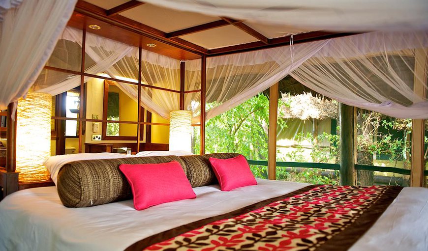 Luxury Tented Camp - The spacious tents offer 4-poster beds that are either a queen size bed or two twin beds and an en-suite bathroom. Luxury Tented Camp - The spacious tents offer 4-poster beds that are either a queen size bed or two twin beds and an en-suite bathroom.