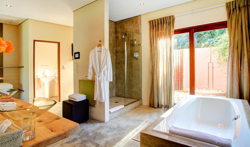 Luxury Garden Suite: Luxury Garden Suite bathroom.