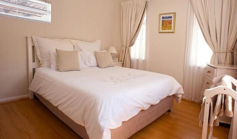 Cottage 3: Cottage 3 Bedroom with double bed.
