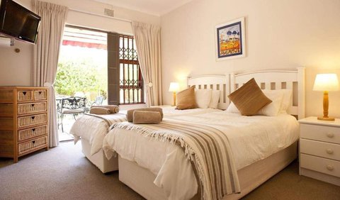 Hydrangea Cottage: Bedroom Hydrangea