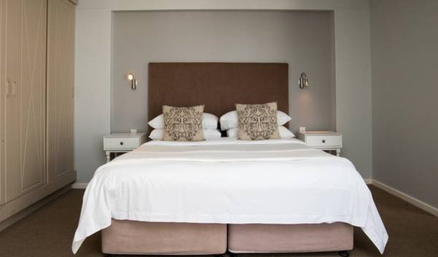 Deluxe One-Bedroom Apartment: Guestroom
