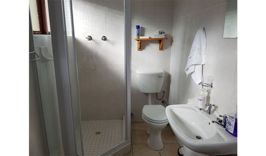 Deluxe King/Twin Bedroom 2 BL: Deluxe Twin / King Room 2