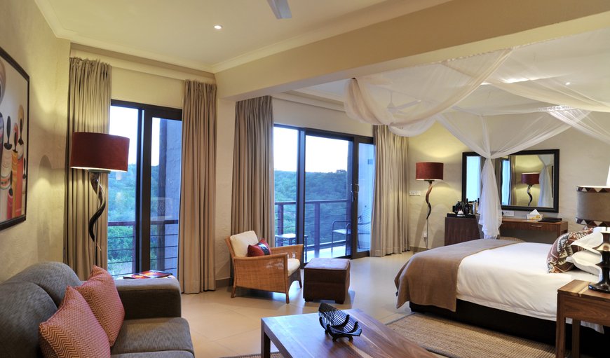 Club Suite: Facing out towards the bushveld, all rooms have sliding glass doors opening out onto a private balcony with superb sunset facing views.