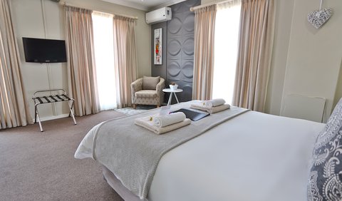 Standard Room  5: A double or single room(double bed) with an en-suite bathroom with a shower, room includes an air-conditioning, coffee/tea station, TV, mini bar fridge, free wifi and a view overlooking Tygerberg Nature Reserve.