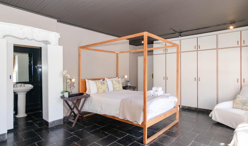 Superior Romantic Double Studio: Superior Romantic Double Studio - Bedroom with a queen size poster bed