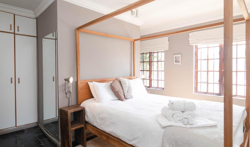 De Luxe Suite - Garden Terrace: De Luxe Suite - Garden Terrace - Bedroom with queen size poster bed