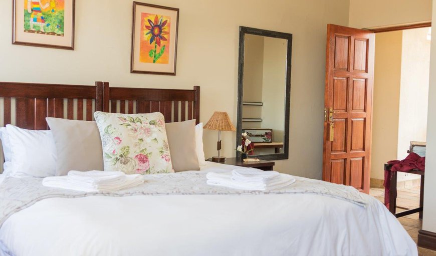 Houtwerk -double room with king size bed: Houtwerk -double room with king size bed - Bedroom