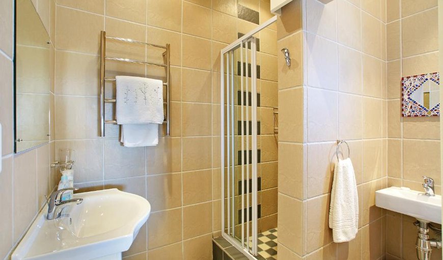 Sea Facing Room: Sea Facing Room - Bathroom