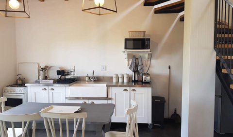 Little Loft Cottage: Little Loft Cottage - Kitchenette