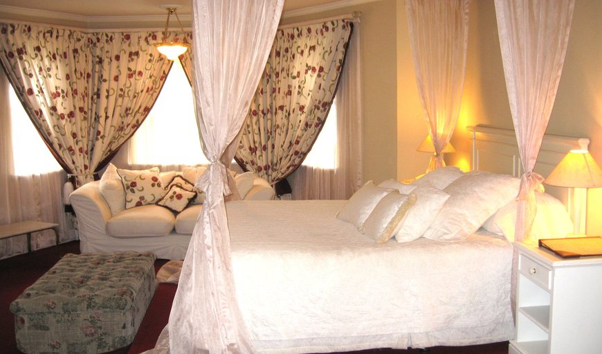 HM Suite2 MainHouse KingBed Bath: Honeymoon Suite 2