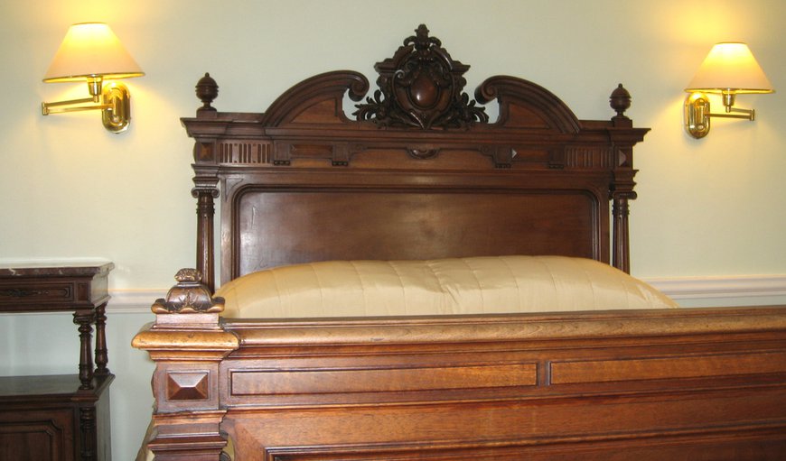 HM Suite1 MainHouse DoubleBed Bath: Antique Suite 1