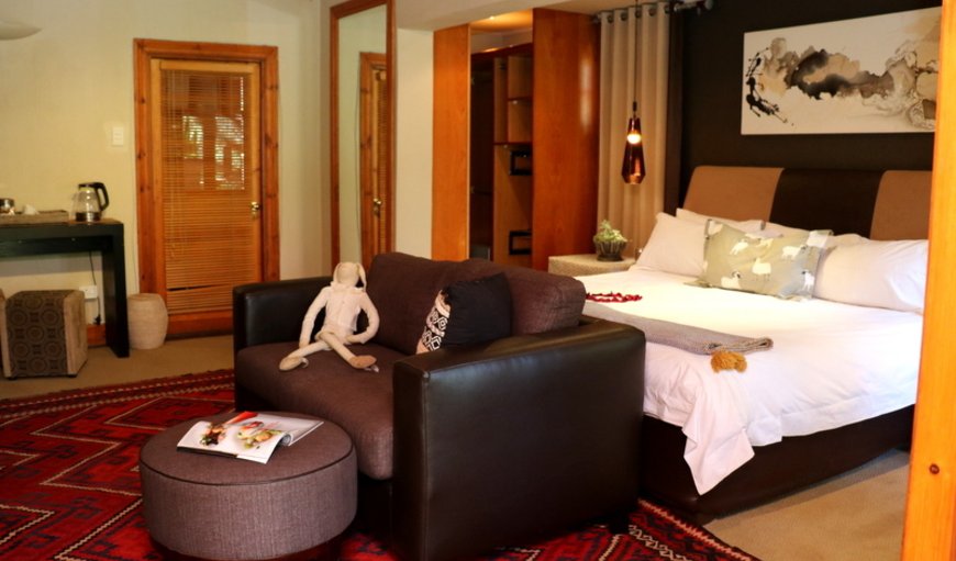 Honeymoon Suite: Honeymoon Suite - Bedroom with a double bed