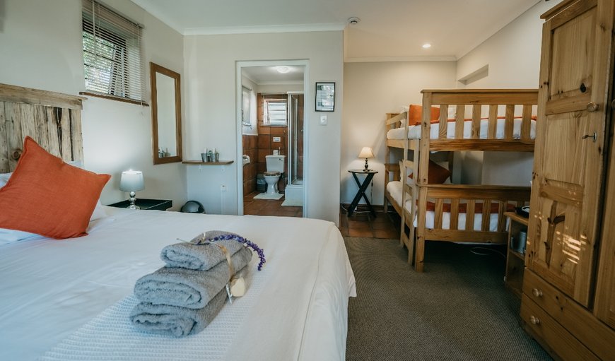 Family Room Loerie -The room is comfortably furnished with a king size bed, a double bunk bed and has an en-suite bathroom. Family Room Loerie -The room is comfortably furnished with a king size bed, a double bunk bed and has an en-suite bathroom.