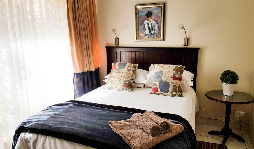 This room is ideal for the single traveler, with it's extra length bed, it is suitable for the taller guests. It has an en-suite bathroom with a shower. Amenities include tea and coffee facilities, a safe, bar fridge, flatscreen TV, DSTV, towels and linen. This room is ideal for the single traveler, with it's extra length bed, it is suitable for the taller guests. It has an en-suite bathroom with a shower. Amenities include tea and coffee facilities, a safe, bar fridge, flatscreen TV, DSTV, towels and linen.