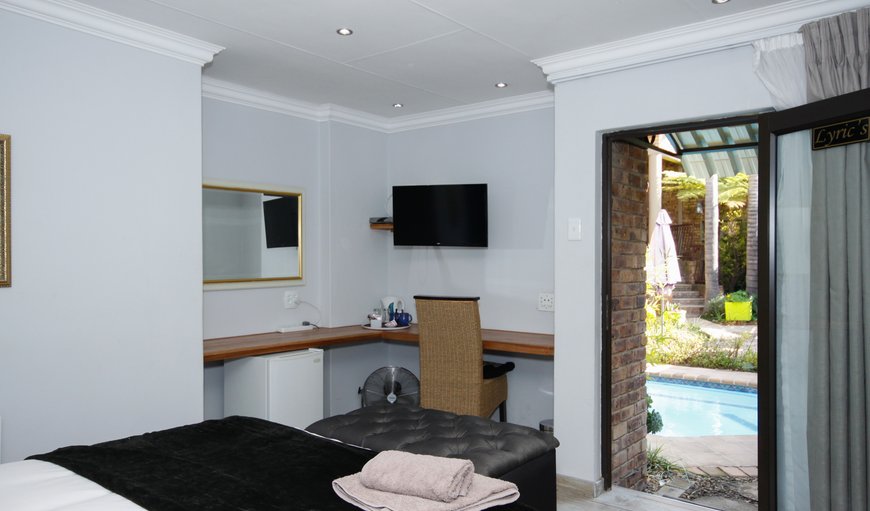 Lyric's: This room has a lovely view over the swimming pool and garden area.