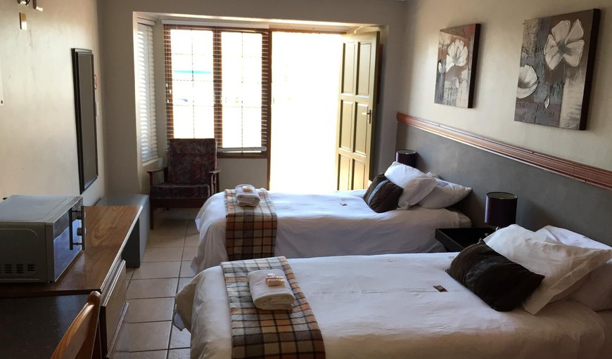 Double Room: 2 single beds with  shower: Double Room : 2 single beds with shower