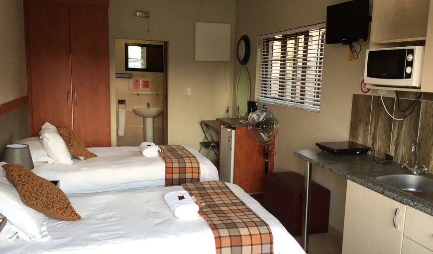 Self catering: Double room with shower: Self catering : Double room with shower