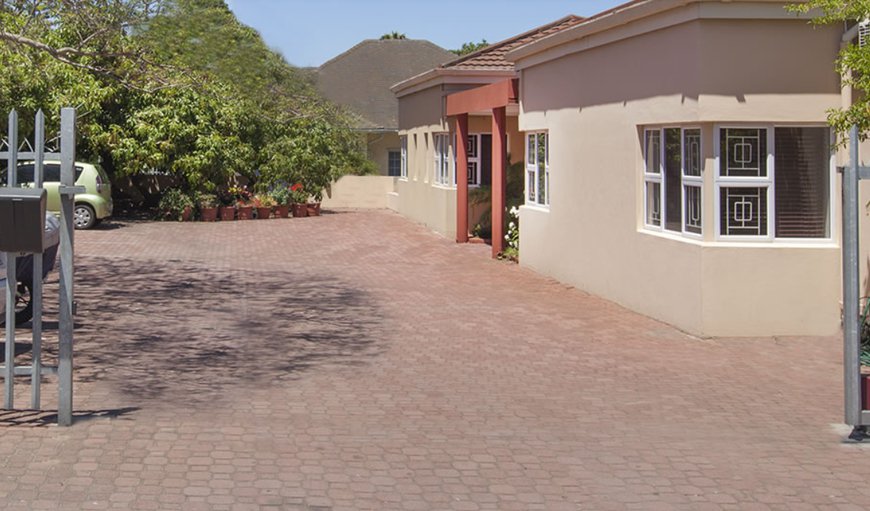 Broadway Guest House entrance and parking