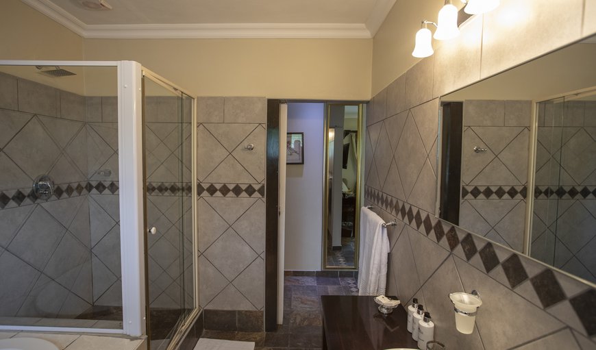 Double Deluxe Room 3: Bathroom bath / Shower