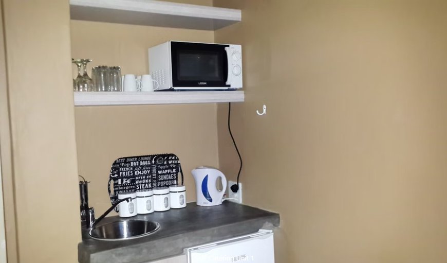 Self-Catering Unit 1 : Unit 1  kitchenette