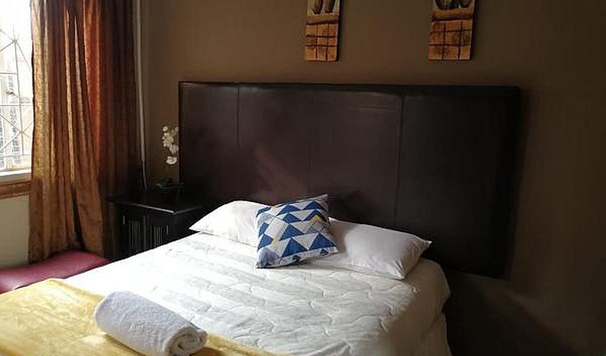 Double en-suite - Bath: Double en-suite with bath