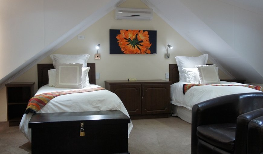 TWIN ROOM: Standard Room - 2x 3 Quarter beds 