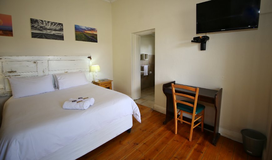 Room 11 Heat & Eat Twin/King: Room 11 - Self catering,
King bed or twin beds.