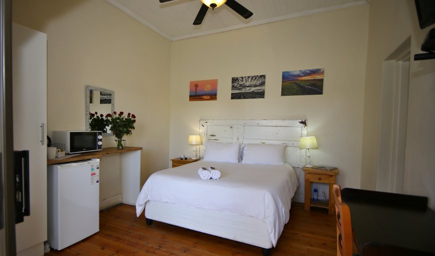 Room 11 Heat & Eat Twin/King: Room 11 - Self catering,
King bed or twin beds.